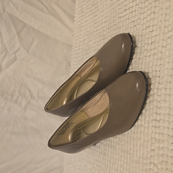 Soft Style by Hush Puppies Pump size 6.5 - Picture 1 of 6